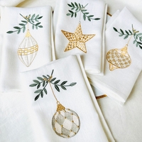 Serviettes de table de Noël en lin blanc, monogramme personnalisé et broderie de roses, bord plissé à volants, pour banquet de mariage