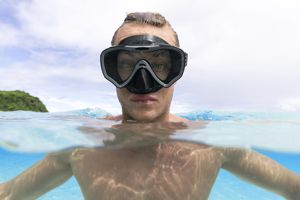 Gafas de Natación Crusader Pro para Adultos Mayores de 14 Años, Modelo 22074, Impermeables, de Silicona, Antivaho, con Borde Resistente a Fugas para Buceo - Product Image 3