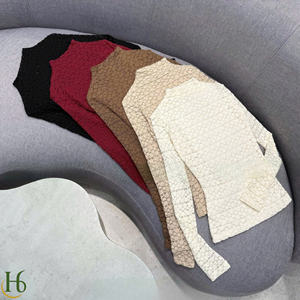 Blusa de manga larga de encaje elástico para mujer, hecha en Vietnam, estilo casual, de mezcla de poliéster con botones al frente para todas las estaciones. - Product Image 1