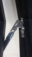 Ventanas Abatibles Hacia Afuera de Aleación de Aluminio Resistentes a la Lluvia con Puertas Mosquiteras Abatibles Hacia Adentro, Ideales para Dormitorios de Villas