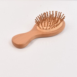 Mini pettine portatile da viaggio con setole di cinghiale per capelli corti/secchi e ricci, design a paletta, manico in legno di faggio, per uso domestico da uomo - Product Image 2