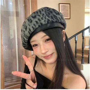 หมวกเบเร่ต์ลายเสือดาวสำหรับผู้หญิงแฟชั่นฤดูหนาว - Product Image 2