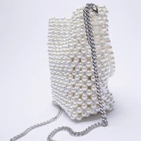 Nouveau sac seau tendance pour femme, en cuir de poisson texturé, orné de perles blanches, style féerique, avec chaîne bandoulière, porté épaule ou à la main, style urbain