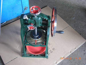 उच्च गुणवत्ता हाथ-संचालित बर्फ शेविंग मशीन बर्फ कोल्हू बर्फ बर्फ मशीन घर में इस्तेमाल के लिए - Product Image 3