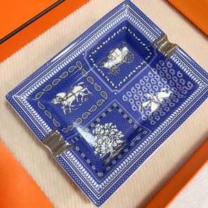 Cenicero de Cerámica Artístico Portátil con Forma de Animal, Cuatro Orificios, Base Roja, Decoración para el Hogar, Restaurante, Bar, Escritorio - Product Image 5
