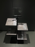 Support de présentation pliable A4 personnalisé en fer chromé noir et argent, en alliage d'aluminium, pour magazines, affiches et livres