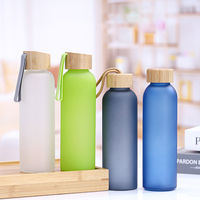 Bouteille d'eau portable pour la gym avec couvercle en bambou, vente en gros de bouteilles d'eau de sport en verre transparent