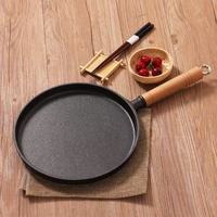 Wajan Pancake Besi Cor Tebal Anti Lengket dengan Gagang Kayu, Kompatibel dengan Kompor Gas, Desain Dasar Rata Modern
