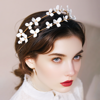 Serre-tête de mariée délicat fait main en pâte polymère double couche, orné de fleurs et de cristaux dorés, pour femme, idéal pour mariage, répétition ou anniversaire
