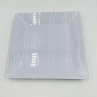 Assiette carrée en mélamine brillante Pure White de 25 cm, blanche avec bord ondulé sculpté