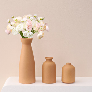 Juego de Tres Jarrones de Cerámica Marrón Modernos y Creativos en Oferta, Ideales para Decoración de Sala de Estar, Entrada y Hogar - Product Image 1