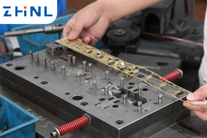 مصنِّعو الصين نحاسي كهربائي مُصنّع بالآلات من الاتحاد الأوروبي ومقبس التبديل وشريط الطاقة - Product Image 2