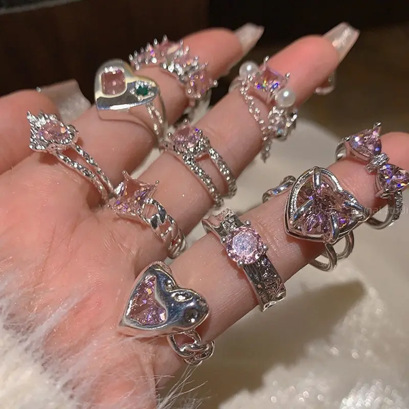 Atacado Delicado Diamante Coração Resizable Anéis Meninas Iced Out Cubic Zirconia Pink Heart Anéis Jóias Mulheres