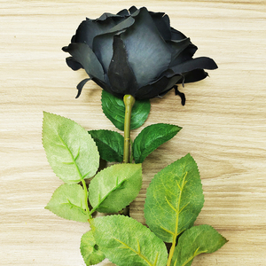Vente en gros de roses noires artificielles en soie, fausses fleurs gothiques réalistes pour décoration de mariage, roses noires artificielles à longue tige - Product Image 3