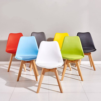 Chaises en bois rembourrées italiennes, chaise d'appoint en plastique moulé de style nordique, chaise de restaurant moderne, chaise Tulip