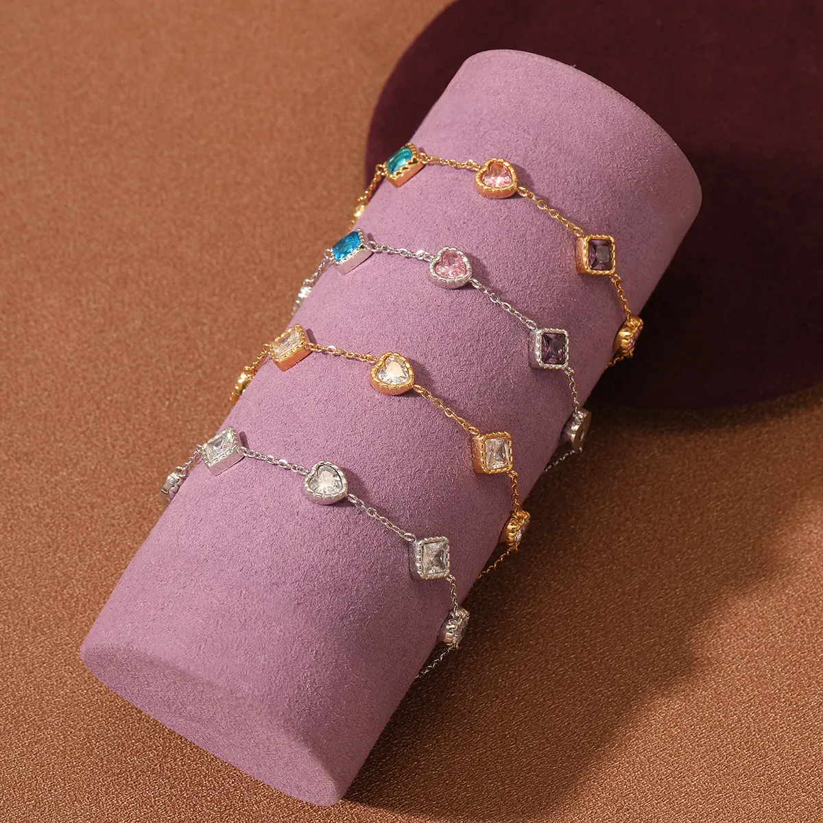 Bracelet en acier inoxydable à maillons en forme de cœur en acier inoxydable incrusté de zircons colorés en or 18 carats et titane Bracelet en forme de cœur Bijoux fins