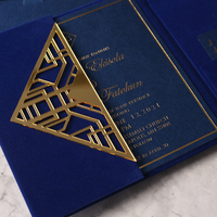 Chine vente en gros velours bleu couverture rigide avec miroir doré acrylique monogramme Logo personnalisé velours Invitations de mariage