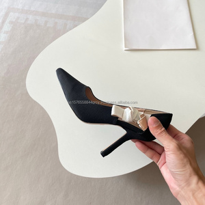 Sandales à talons texturées Mary Jane, talons hauts, bout pointu, bride à nœud, style classique de créateur pour femmes, chaussures habillées - Product Image 4