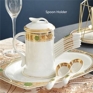 Offre Spéciale : Service de Table de Luxe en Porcelaine Fine (Bone China) à Motifs Végétaux en Relief Doré, Style Royal Occidental Traditionnel, 60 Pièces, pour Usage Domestique - Product Image 5