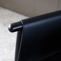 Fauteuil de salle à manger en cuir PU noir |   Chaise de restaurant commerciale en bois massif pour café et mobilier d'hôtel