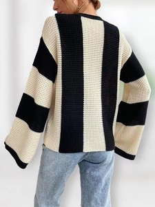 <span class=keywords><strong>Maglione</strong></span> Invernale Casual da Donna, Morbido <span class=keywords><strong>e</strong></span> Confortevole, Giacca in Maglia a <span class=keywords><strong>Righe</strong></span> Bianche <span class=keywords><strong>e</strong></span> Nere - Product Image 2