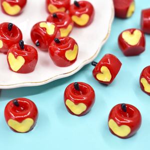 Abalorios de resina de manzana roja simulada, artesanías de resina de frutas dulces para pendientes, collares, accesorios y decoración de jardín de hadas - Product Image 5
