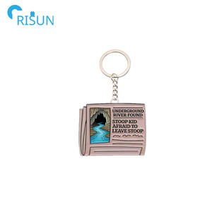 Llavero de Esmalte con Diseño de Periódico y Alfabeto Inglés, Personalizable con Logotipo, para Promoción - Product Image 6