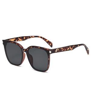Lunettes de soleil rectangulaires à monture complète UV400 pour femmes, protection solaire rétro pour adultes - Product Image 2