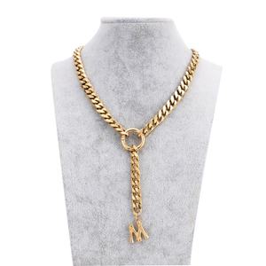 Colliers cubains personnalisés avec pendentifs lettres polies pour femmes et hommes, bijoux en acier inoxydable personnalisés - Product Image 1