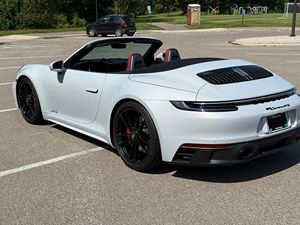 <span class=keywords><strong>Porsche</strong></span> <span class=keywords><strong>911</strong></span> Carrera <span class=keywords><strong>GTS</strong></span> Cabriolet <span class=keywords><strong>2023</strong></span> légèrement utilisée, moteur Boxer 6 cylindres biturbo, pack Premium, intérieur foncé, boîte automatique, conduite à gauche - Product Image 4