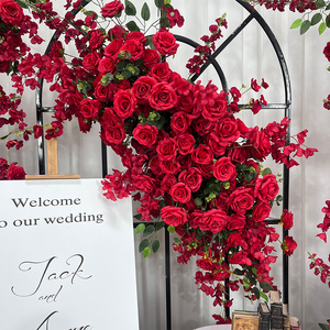 Arco di Fiori Artificiali in Seta Rossa Squisita per Decorazioni di Celebrazioni Festive e Scenografie Nuziali - Product Image 2