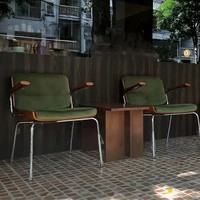Chaise de salle à manger moderne et traditionnelle avec revêtement en velours, pieds en métal capitonnés et assise en bois