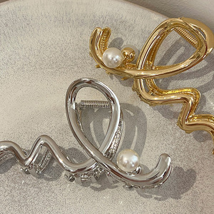 Pinza de Pelo Grande de Metal con Diseño de Tiburón para Mujer, Pinza de Pelo Simple con Perlas y Ondas, Accesorios para el Cabello - Product Image 4