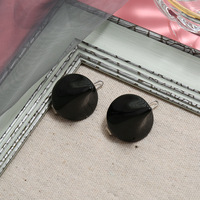 Pince à cheveux personnalisée en forme de corne de vache en résine colorée délicate pour décoration de cheveux de fête pour femmes