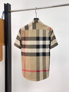 Camisa de manga corta para hombre, estilo veraniego, diseño a cuadros, corte ajustado, de lujo, marca Burberry, color caqui. - Product Image 2