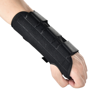 Attelle réglable respirante pour l'arthrite et le soulagement de la douleur dans le canal carpien Attelle de poignet de nuit pour le sommeil - Product Image 1