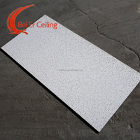 Plaques de plafond en fibres minérales acoustiques 595x595mm/603x603mm/603x1212mm, résistantes à l'humidité, insonorisantes, ignifuges, pour usage hôtelier