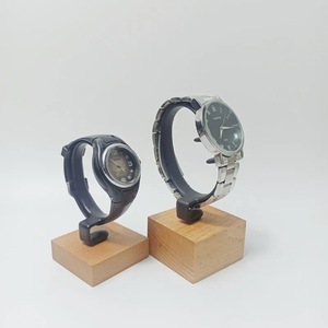 แท่นโชว์นาฬิกาอะคริลิกสุดหรู: ฐานไม้สวยงามสำหรับตู้โชว์ในร้านค้า - Product Image 1