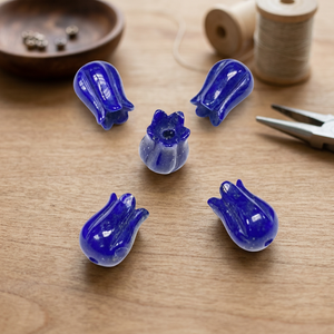 Perles de Lapis Lazuli en forme de tulipe - Assortiment de perles en pierres précieuses faites à la main - Product Image 2