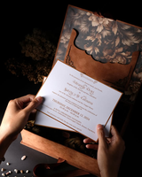 Boîte cadeau en velours réutilisable et portable, design personnalisé, avec logo en feuille d'or, ruban en satin bordeaux pour invitation de mariage