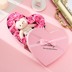 Mini Bouquet di Fiori Conservati, Fiori di Sapone, Regalo per la Stagione delle Lauree, Regalo di San Valentino, Scatola Decorativa a Forma di Cuore con Rose - Product Image 1