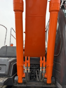Low Working Hours Almost <b>New</b> HITACHI ZX210 21Tons Medium Digger with Isuzu Engine Fuel Saving for Urban Construction Projects - Product Image 5