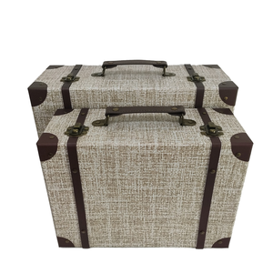 La fabbrica cinese produce una scatola di cartone quadrata antica per bambini vestiti per neonati con confezione regalo a forma di <span class=keywords><strong>valigia</strong></span> con manico - Product Image 4