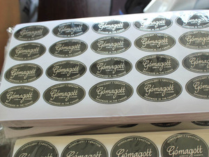 Étiquettes personnalisées pour blouses médicales et produits comestibles en flacons privés - Product Image 2