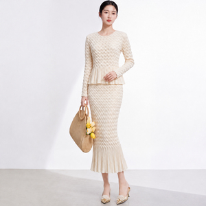 Ensemble deux pièces plissé Miyake pour femme, nouvelle collection été, décontracté et élégant, composé d'un haut à col rond à manches longues et d'une jupe longue jusqu'aux chevilles - Product Image 5
