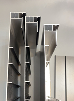 Décoratif pour meubles, garniture murale supérieure, aluminium poli durable, étanche à l'eau et à la pluie, capotage de clôture moderne pour hôtels, villas et extérieurs