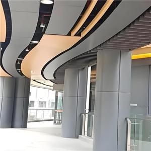Colonnes structurelles en aluminium perforé rouge personnalisées pour l'extérieur des bâtiments, design contemporain, revêtement en poudre anti-corrosion - Product Image 4