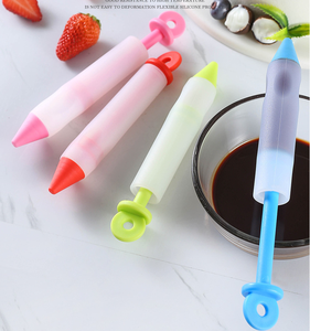 Seringue à crème pâtissière, <span class=keywords><strong>plaque</strong></span> <span class=keywords><strong>en</strong></span> <span class=keywords><strong>silicone</strong></span> pour la décoration au chocolat, stylo à peinture, stylo à écrire, stylo pour gâteaux, biscuits, glaces, outils pour gâteaux faits maison - Product Image 5