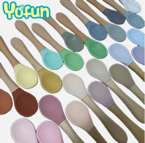 Cuillère et fourchette pour tout-petits en silicone de qualité alimentaire avec manche en bois, couleur personnalisée OEM, matériau résistant à la chaleur, cuillères à long manche - Product Image 6