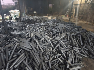 Charbon de bois en briquettes de sciure de bois dur sans fumée pour barbecue, haute teneur en carbone, faible teneur en cendres, combustion longue durée 6 heures, approvisionnement direct usine Vietnam - Product Image 3